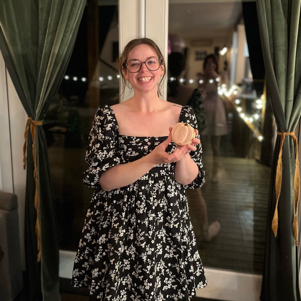 Meet your Posher, Alexis